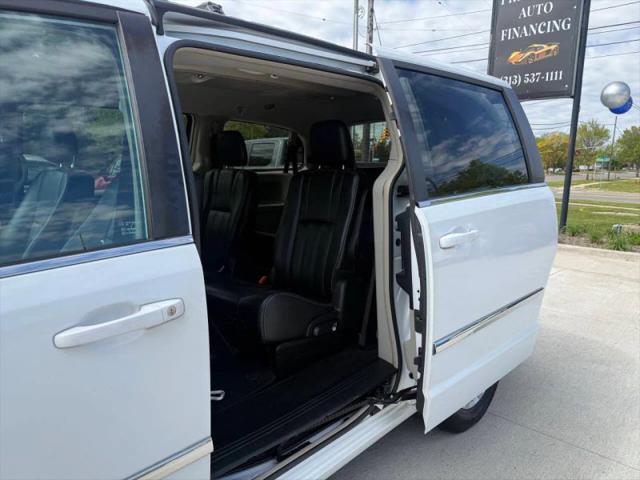 2014 Chrysler Town & Country Touring