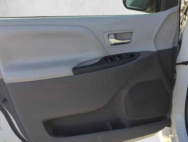 2020 Toyota Sienna LE