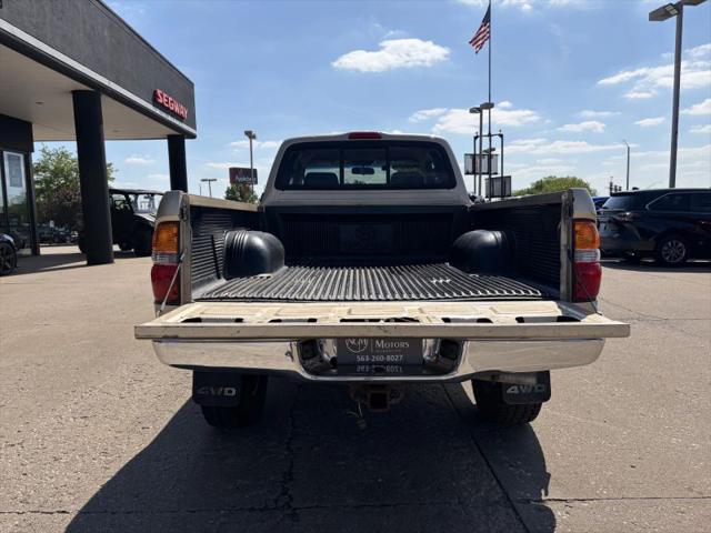 2004 Toyota Tacoma Base V6