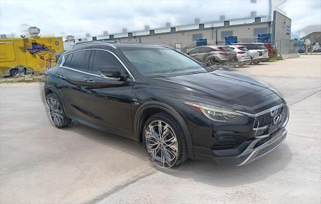 2017 INFINITI QX30 Luxury