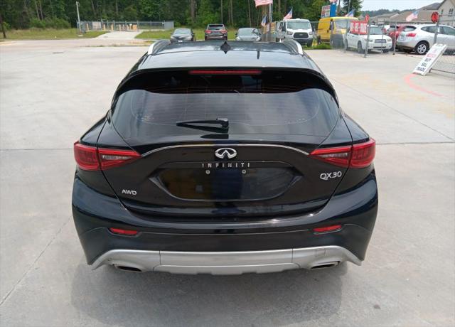 2017 INFINITI QX30 Luxury