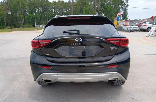 2017 INFINITI QX30 Luxury
