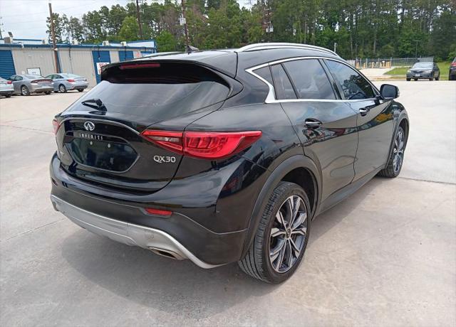 2017 INFINITI QX30 Luxury