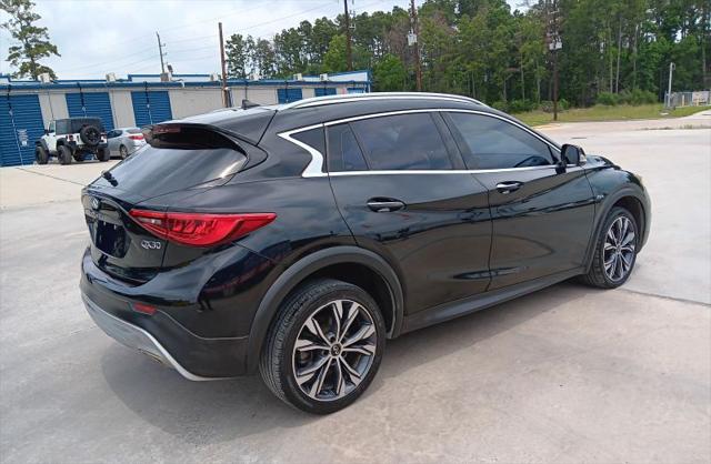 2017 INFINITI QX30 Luxury