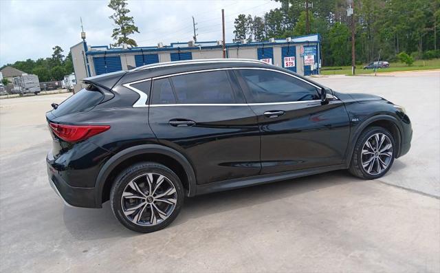 2017 INFINITI QX30 Luxury