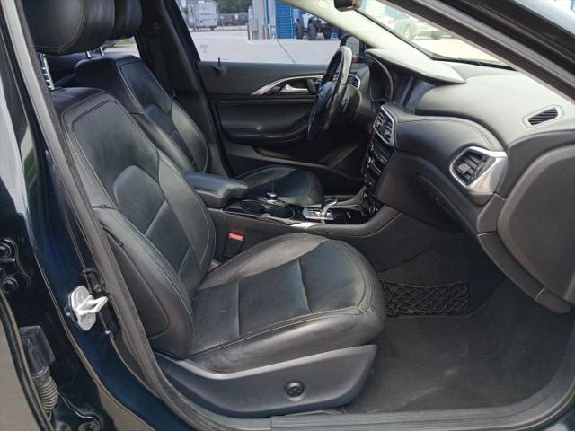 2017 INFINITI QX30 Luxury