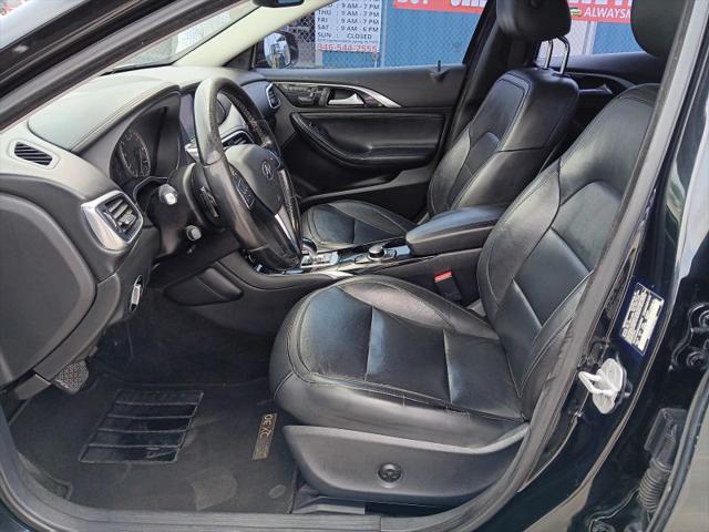2017 INFINITI QX30 Luxury