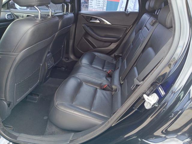 2017 INFINITI QX30 Luxury
