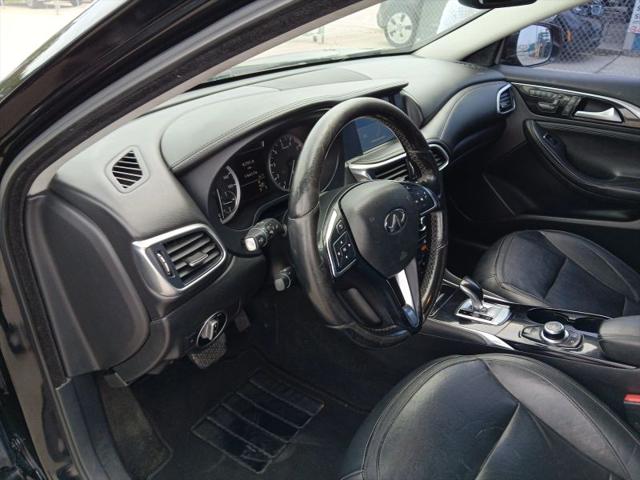 2017 INFINITI QX30 Luxury