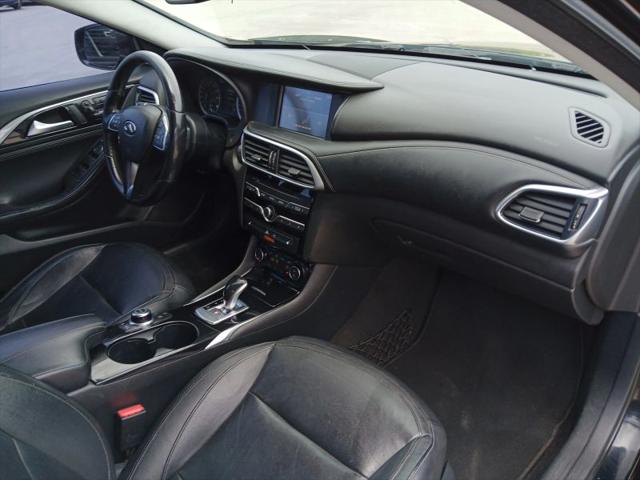 2017 INFINITI QX30 Luxury