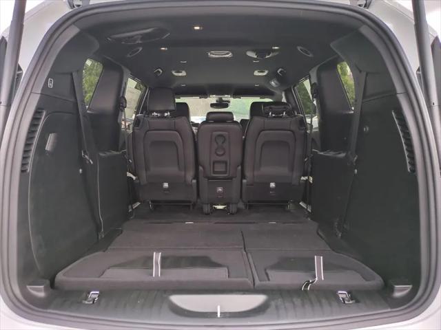 2027 Chrysler Pacifica Select