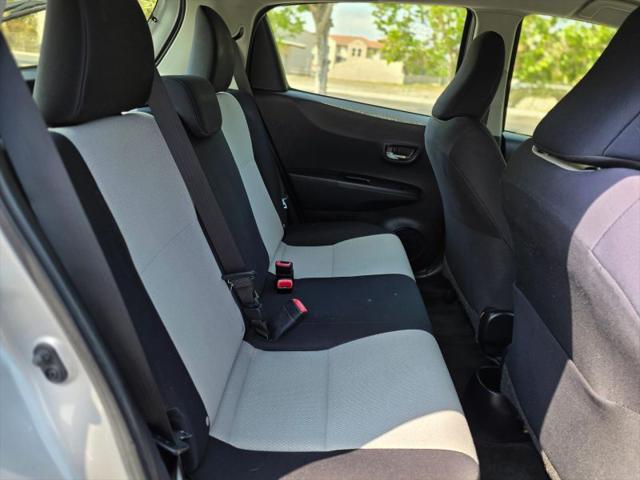 2013 Toyota Yaris LE