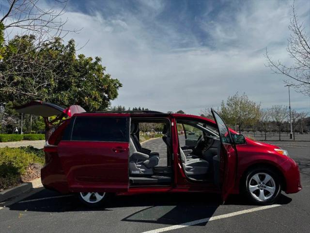 2018 Toyota Sienna LE 8 Passenger