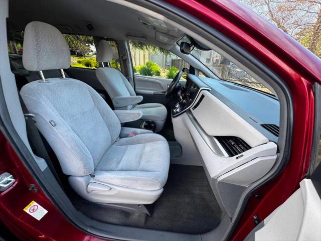 2018 Toyota Sienna LE 8 Passenger