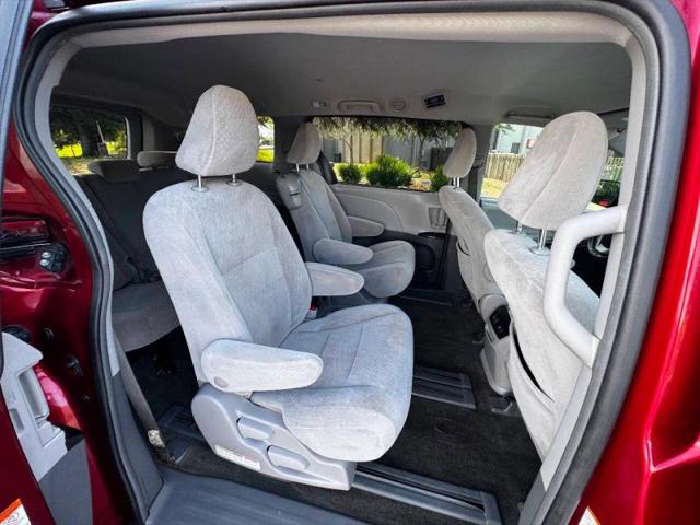 2018 Toyota Sienna LE 8 Passenger