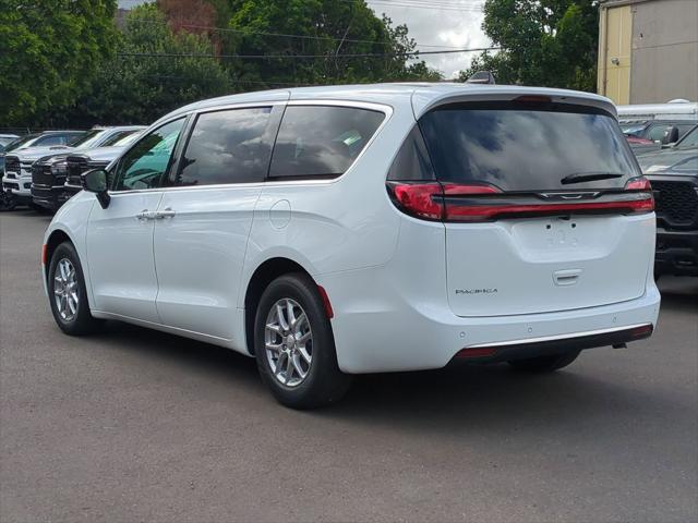 2027 Chrysler Pacifica Select