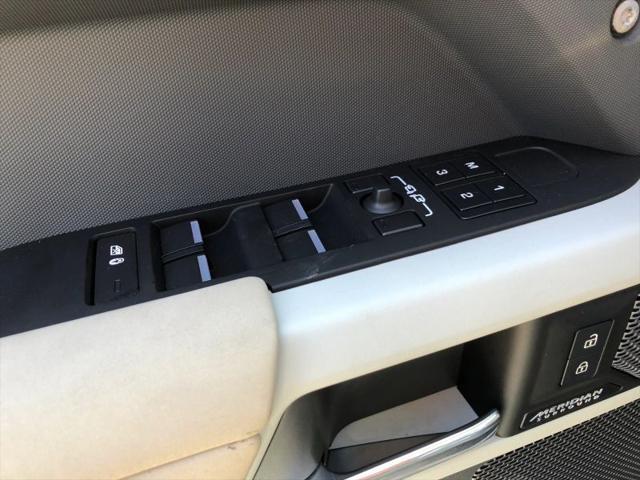 2023 Land Rover Defender 110 SE