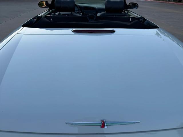 2002 Ford Thunderbird Base