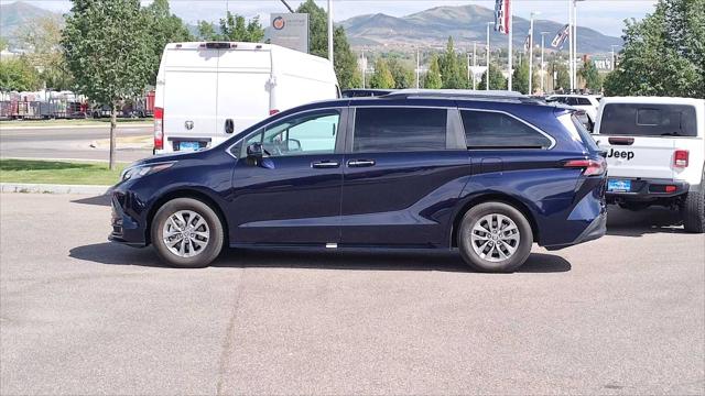 2025 Toyota Sienna XLE 8 Passenger