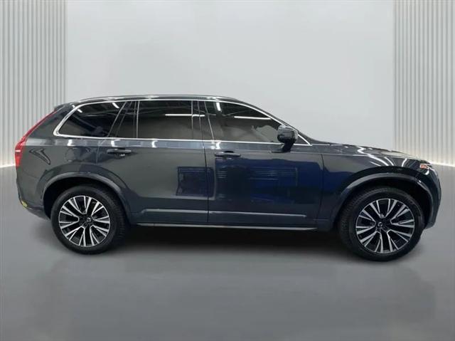 2022 Volvo XC90 T6 Momentum 7 Passenger