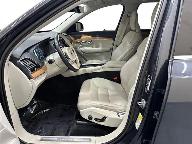 2022 Volvo XC90 T6 Momentum 7 Passenger