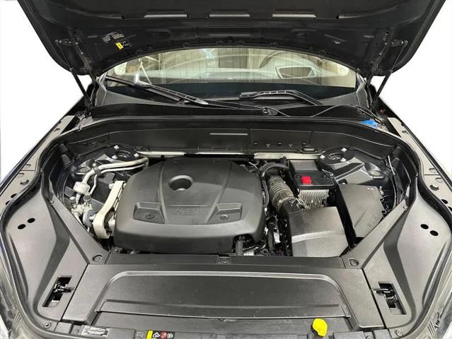 2022 Volvo XC90 T6 Momentum 7 Passenger