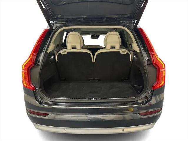 2022 Volvo XC90 T6 Momentum 7 Passenger