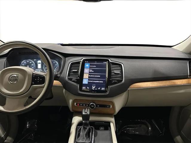 2022 Volvo XC90 T6 Momentum 7 Passenger