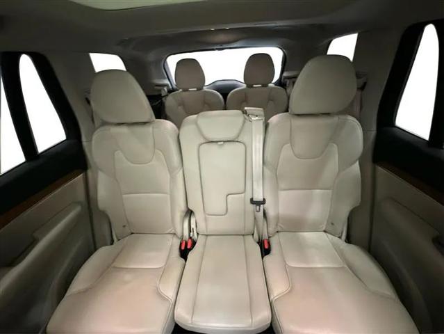 2022 Volvo XC90 T6 Momentum 7 Passenger
