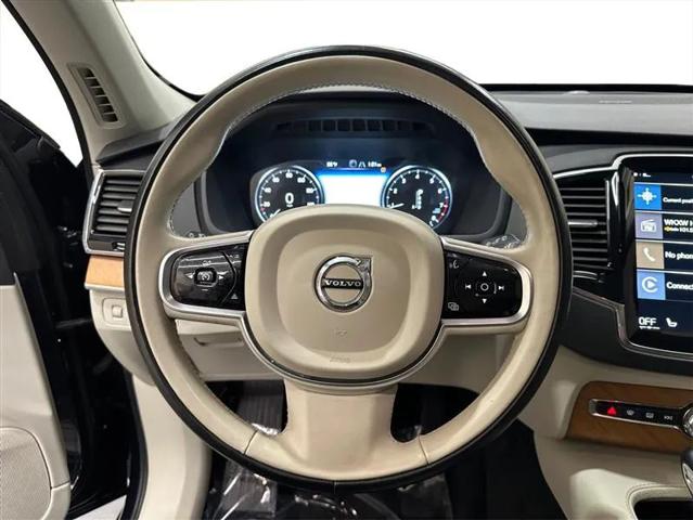 2022 Volvo XC90 T6 Momentum 7 Passenger