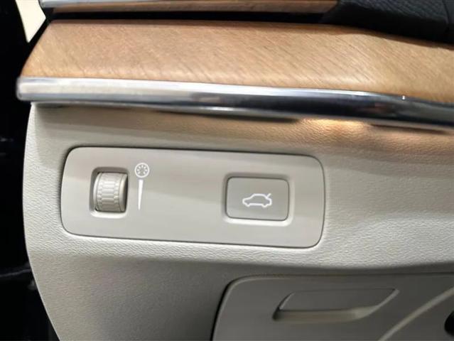 2022 Volvo XC90 T6 Momentum 7 Passenger