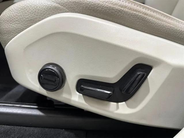 2022 Volvo XC90 T6 Momentum 7 Passenger