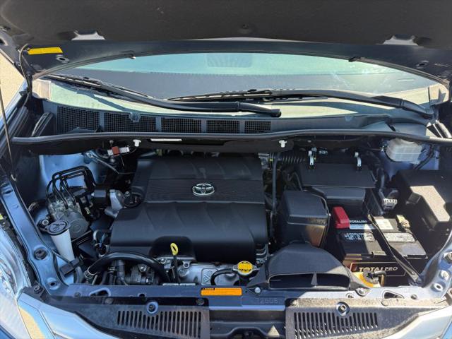2014 Toyota Sienna XLE V6 7 Passenger Auto Access Seat