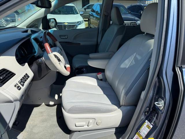 2014 Toyota Sienna XLE V6 7 Passenger Auto Access Seat