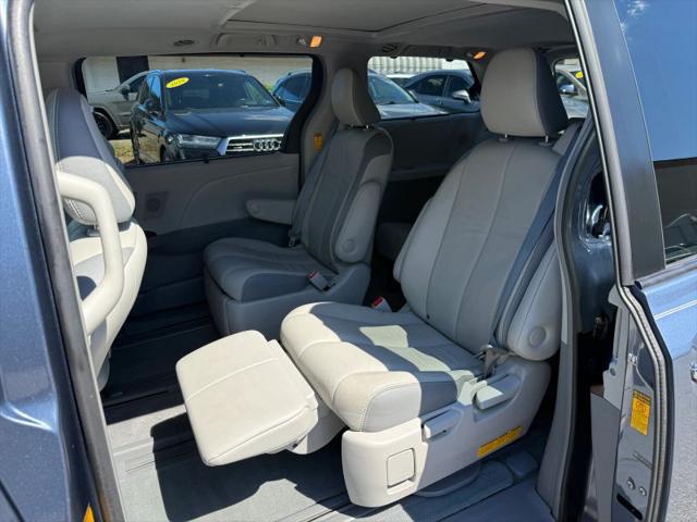 2014 Toyota Sienna XLE V6 7 Passenger Auto Access Seat