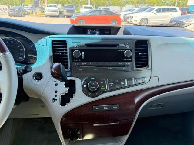 2014 Toyota Sienna XLE V6 7 Passenger Auto Access Seat