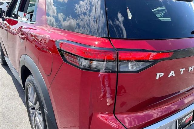 2024 Nissan Pathfinder SL FWD