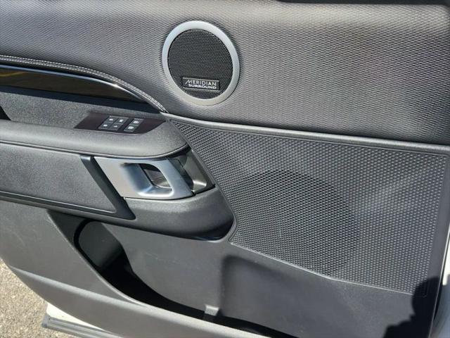 2023 Land Rover Discovery P360 Metropolitan Edition