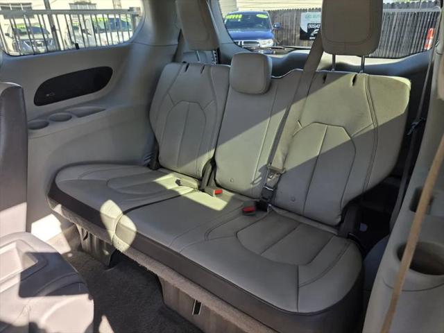 2017 Chrysler Pacifica Touring-L