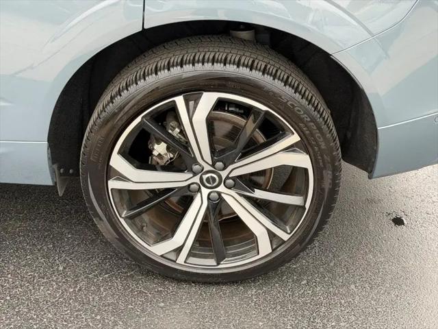 2023 Volvo XC60 B5 Ultimate Dark Theme