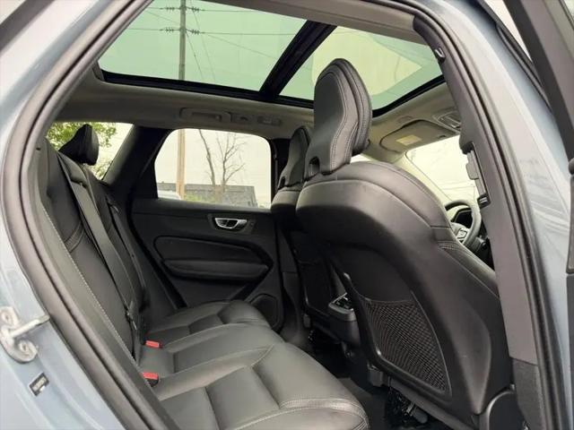 2023 Volvo XC60 B5 Ultimate Dark Theme