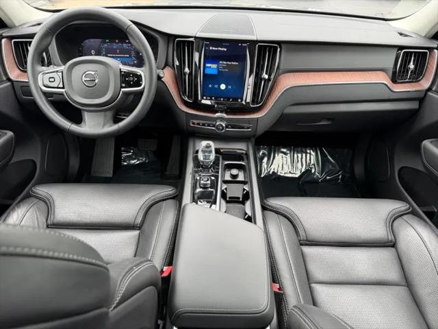 2023 Volvo XC60 B5 Ultimate Dark Theme