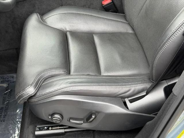 2023 Volvo XC60 B5 Ultimate Dark Theme