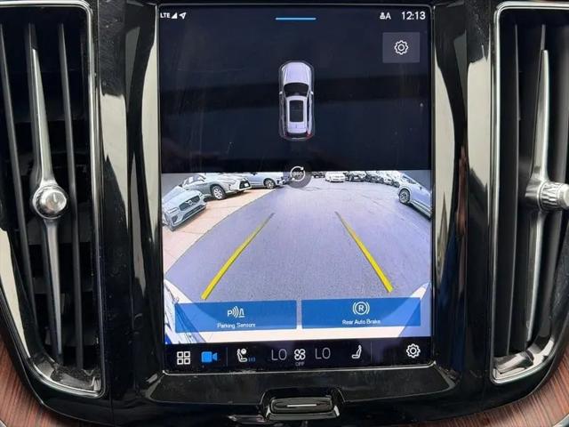 2023 Volvo XC60 B5 Ultimate Dark Theme