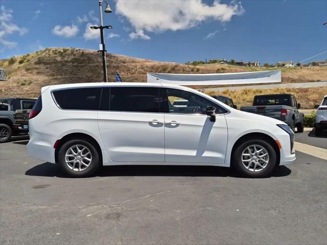 2027 Chrysler Pacifica Select