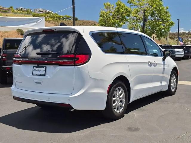 2027 Chrysler Pacifica Select