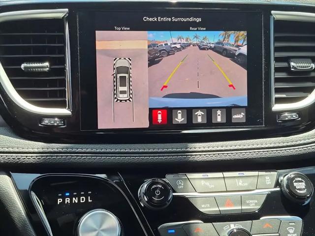 2027 Chrysler Pacifica Select