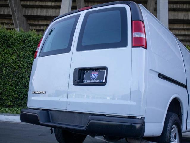 2022 Chevrolet Express Cargo Van RWD 2500 Regular Wheelbase WT