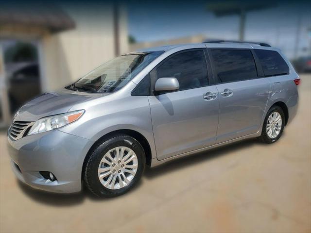 2017 Toyota Sienna XLE 8 Passenger