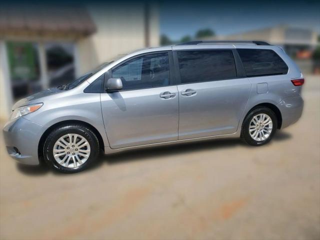 2017 Toyota Sienna XLE 8 Passenger